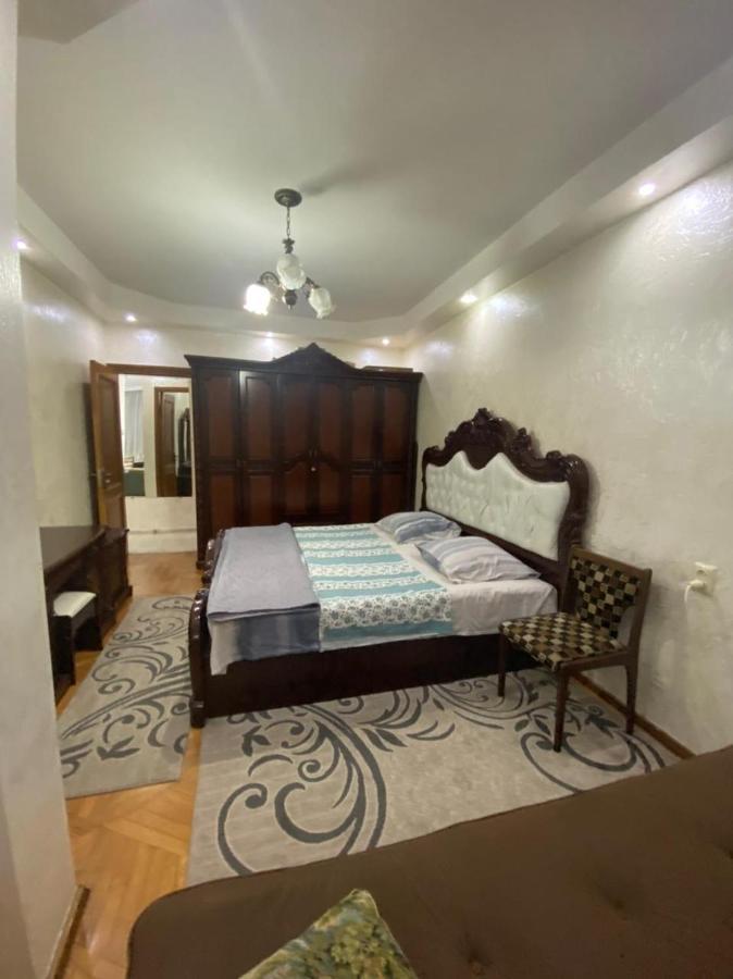 Apartment Ge Zvezda Batumi Bagian luar foto