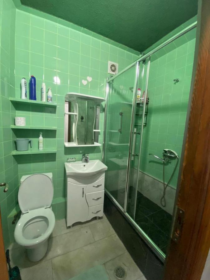 Apartment Ge Zvezda Batumi Bagian luar foto