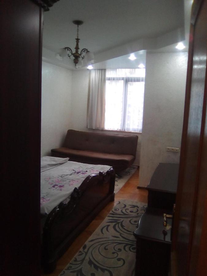 Apartment Ge Zvezda Batumi Bagian luar foto