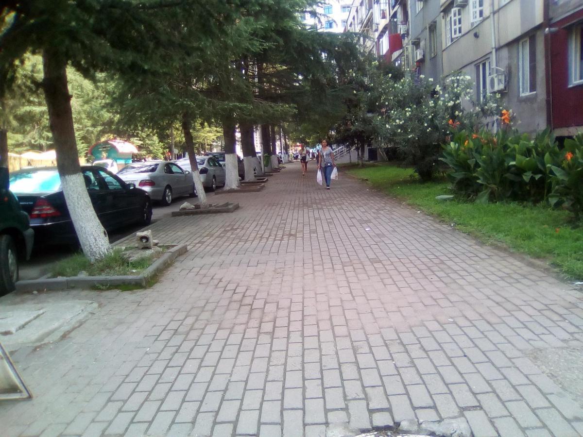 Apartment Ge Zvezda Batumi Bagian luar foto